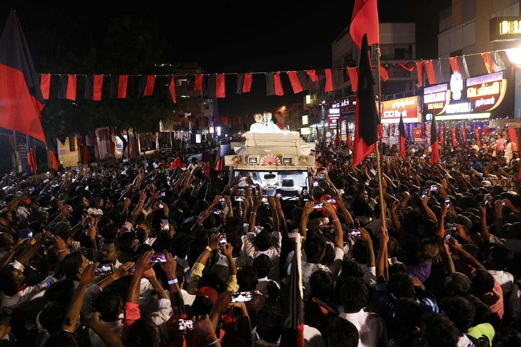 கரூரில் ‘மக்கள் கிராமசபை கூட்டம்’ - தி.மு.க தலைவர் மு.க.ஸ்டாலினுக்கு மக்களின் உற்சாக வரவேற்பு! (ALBUM)