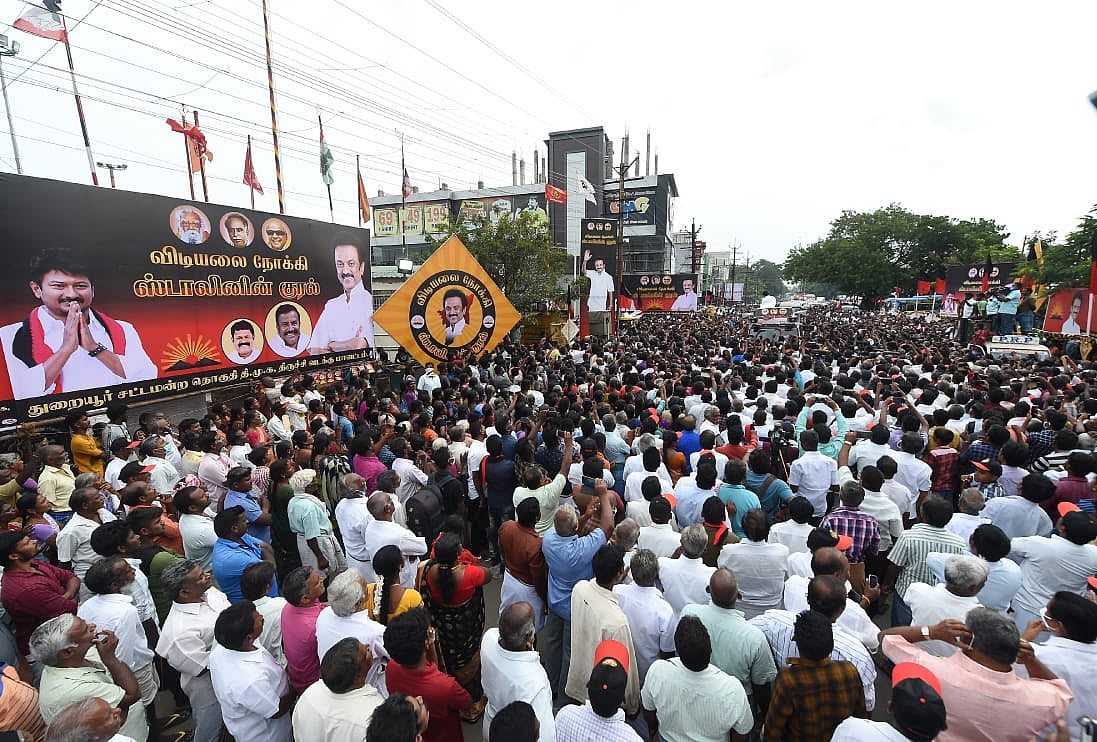 “எஜமானர் கால்களை கும்பிட்டு ஆட்சி நடத்தும் அடிமைகளை அகற்றுவோம்” : உதயநிதி ஸ்டாலின் (Album)