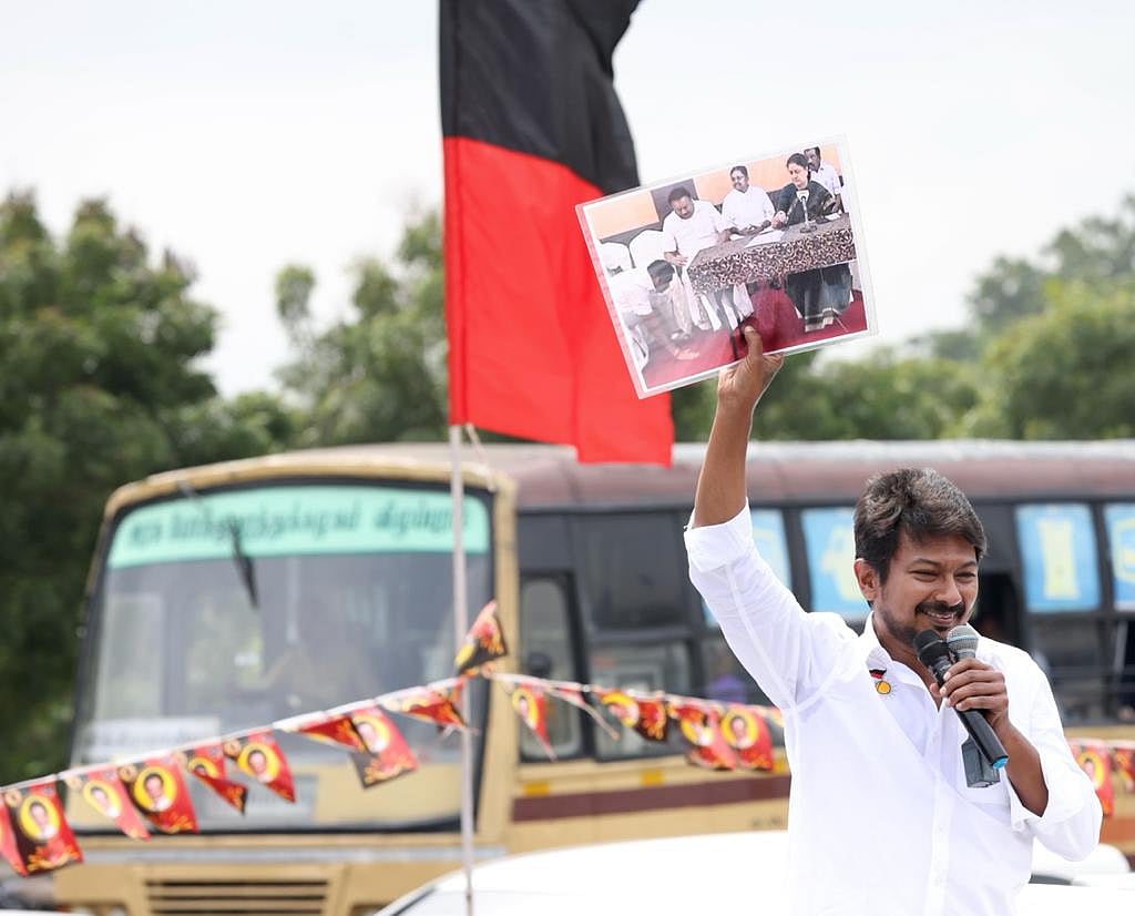 விழுப்புரம் மாவட்டத்தில் மக்களுடன் கலந்துரையாடிய உதயநிதி ஸ்டாலின்! (Album)