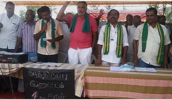 “எங்களுக்கு உயர்மின் கோபுரம் வேண்டாம்” - ரத்தத்தில் கையெழுத்திட்டு திருப்பூர் விவசாயிகள் போராட்டம்!
