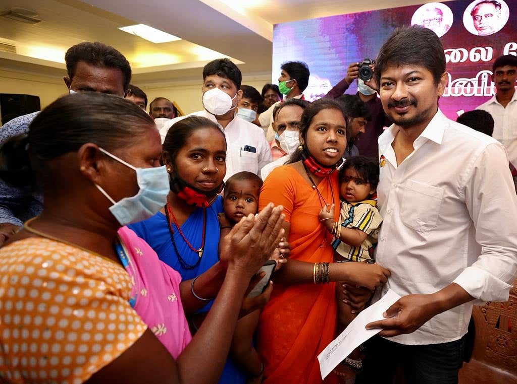 விழுப்புரம் மாவட்டத்தில் மக்களுடன் கலந்துரையாடிய உதயநிதி ஸ்டாலின்! (Album)
