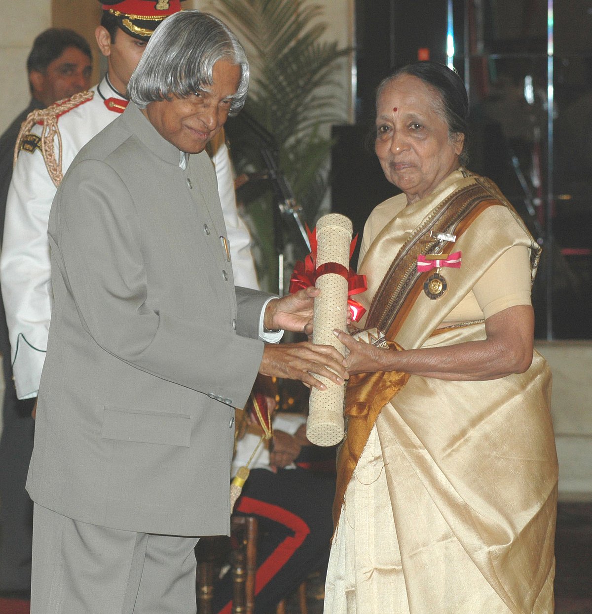 புற்றுநோய் மருத்துவரும் அடையாறு கேன்சர் இன்ஸ்டியூட் தலைவருமான சாந்தா காலமானார்!