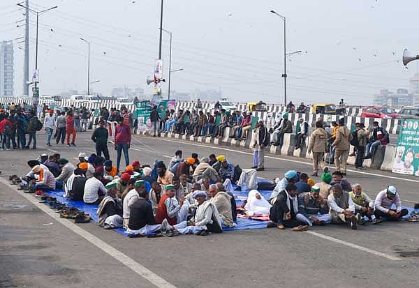 42வது நாளாக தொடரும் டெல்லி போராட்டம்: இதுவரை 78 பேர் பலி.. பெரு முதலாளிகளுக்கு சேவகம் செய்யும் மோடி அரசு!