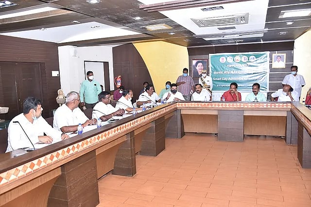 மதுரை ஸ்மார்ட் சிட்டி திட்டத்தில் ஊழல் : ஆலோசனை கூட்டத்தில் அ.தி.மு.க அரசை வெளுத்துவாங்கிய சு.வெங்கசேடன்!