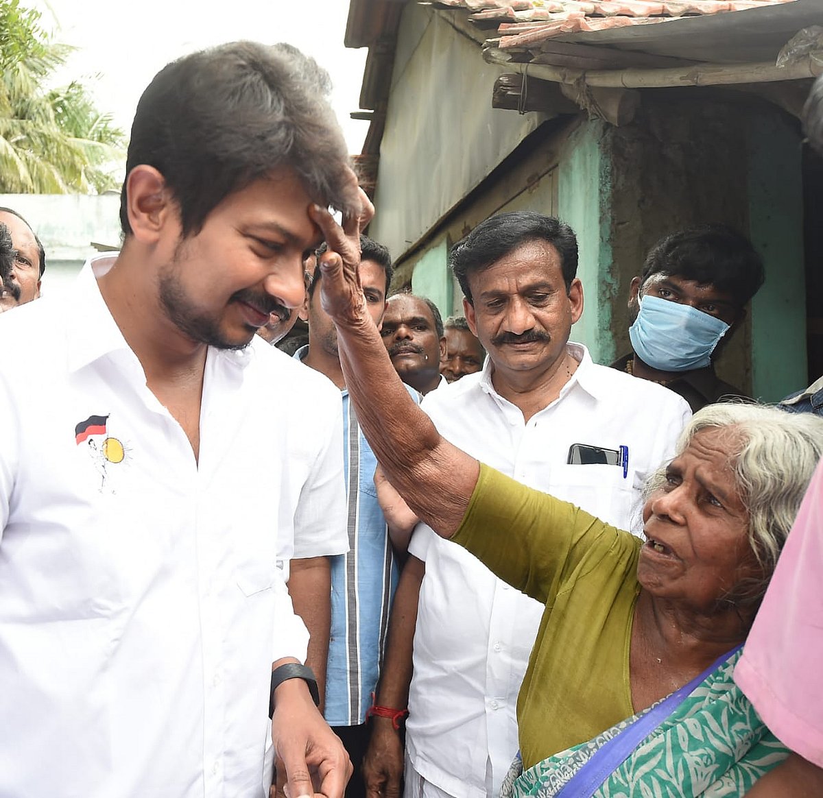 ‘விடியலை நோக்கி ஸ்டாலினின் குரல்’ தேர்தல் பரப்புரை - உதயநிதி ஸ்டாலினுக்கு மக்கள் வரவேற்பு! (Album)