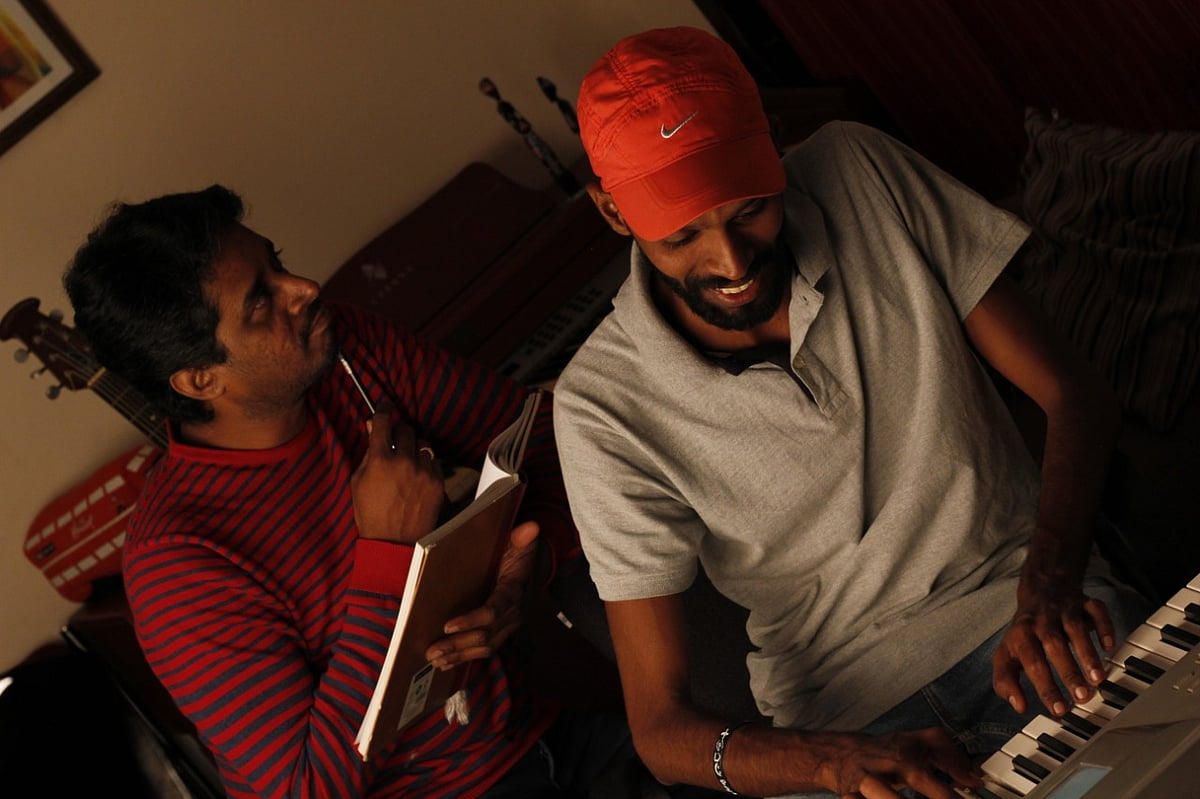 "நூறு நாட்கள்... நூறு விநாடிகள்... நூறு பாடல்கள்" - ஊரடங்கு காலத்தில் இளைஞர்களின் புதிய சாதனை!