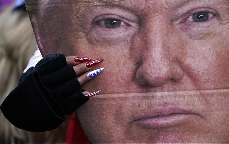 ஜோ பிடன் வெற்றியை தடுக்க சதி : அமெரிக்க நாடாளுமன்றத்தை முற்றுகையிட்டு டிரம்ப் ஆதரவாளர்கள் வன்முறை! #Album