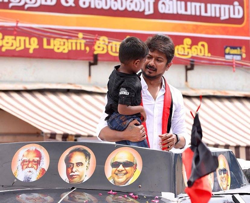 "குற்றவாளிகளை காப்பாற்றிய அடிமைகள், தி.மு.க ஆட்சியில் கம்பி எண்ணுவது உறுதி” : உதயநிதி ஸ்டாலின் (Album)