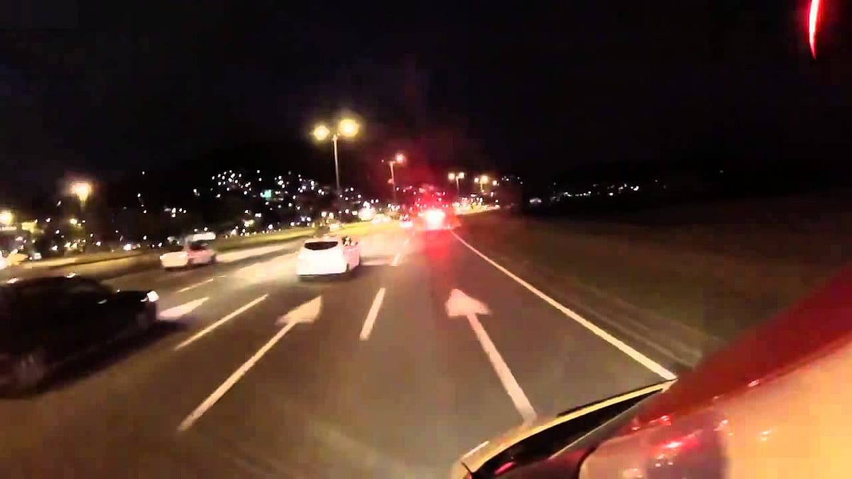 “220 கி.மீ தூரம்.. 2.20 மணிநேரத்தில் பயணம்”: குழந்தையின் உயிரைக் காக்க கைகோர்த்த ஆம்புலன்ஸ் ஒட்டுநர்கள்!