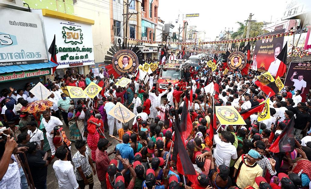 “மக்கள் விரோத அடிமைகளை வீட்டுக்கு அனுப்புவோம்”- மக்கள் வெள்ளத்தில் உதயநிதி ஸ்டாலின்! (Album)
