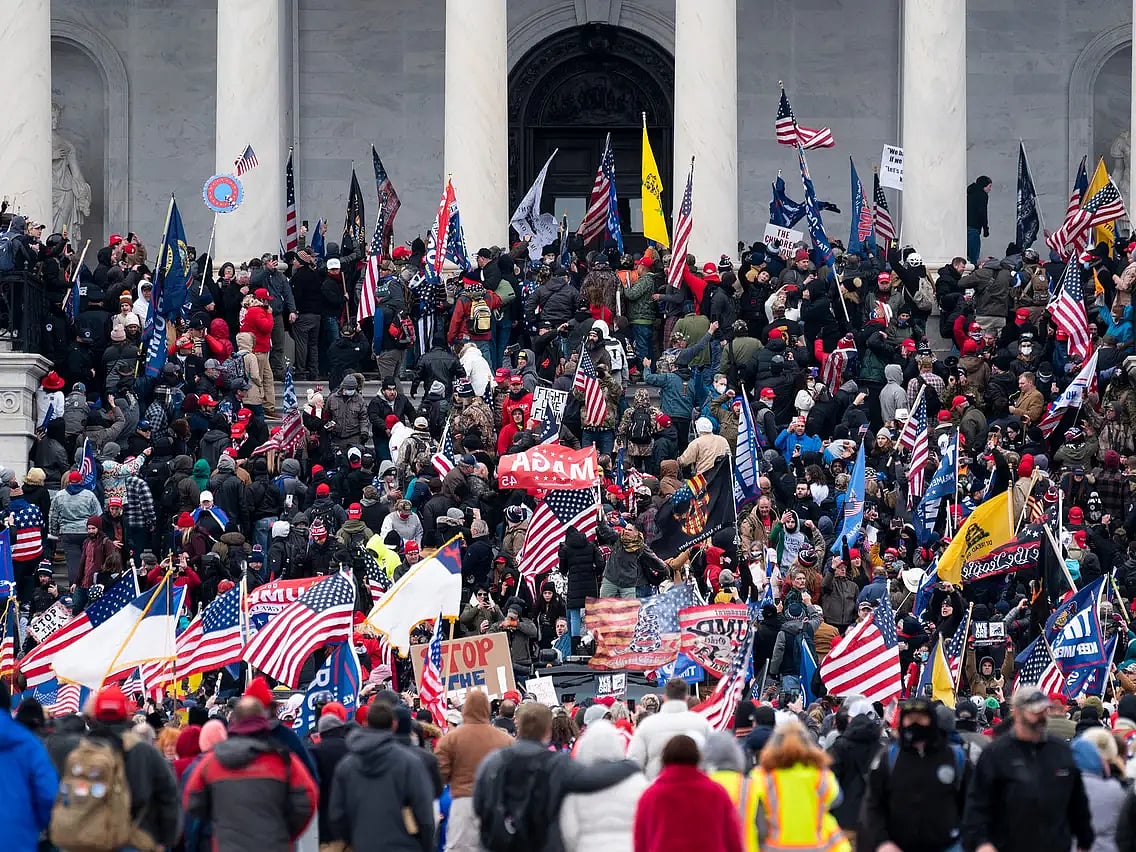 ஜோ பிடன் வெற்றியை தடுக்க சதி : அமெரிக்க நாடாளுமன்றத்தை முற்றுகையிட்டு டிரம்ப் ஆதரவாளர்கள் வன்முறை! #Album