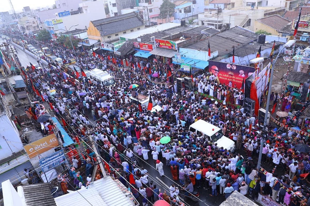 கரூரில் ‘மக்கள் கிராமசபை கூட்டம்’ - தி.மு.க தலைவர் மு.க.ஸ்டாலினுக்கு மக்களின் உற்சாக வரவேற்பு! (ALBUM)