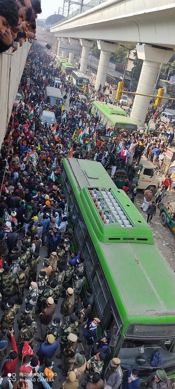 வன்முறை களமாக மாறிய டெல்லி: டிராக்டர் பேரணியின் போது விவசாயிகளை கொடூரமாக தாக்கி போலிஸ் அராஜகம்..! (ALBUM)