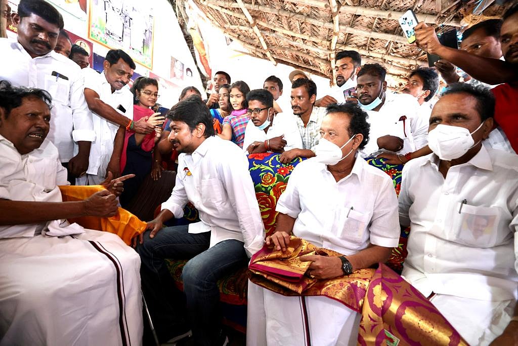விழுப்புரம் மாவட்டத்தில் மக்களுடன் கலந்துரையாடிய உதயநிதி ஸ்டாலின்! (Album)