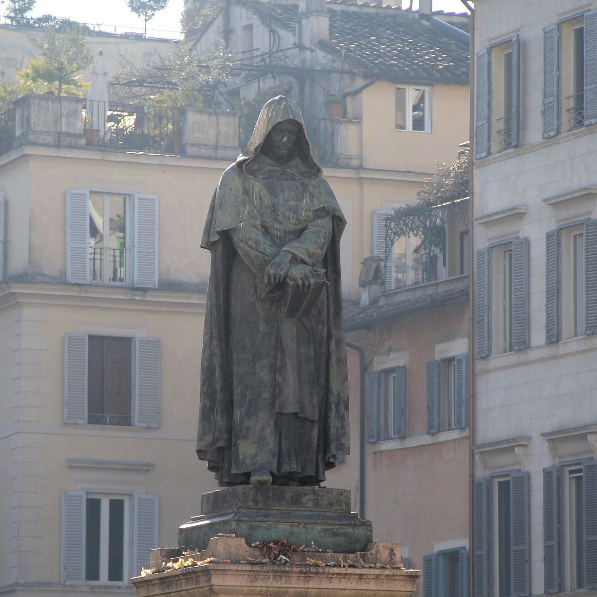 “சூரியன் ஒரு நட்சத்திரம்” : அறிவியல் உண்மையை சொன்னதற்காக எரித்துக் கொல்லப்பட்ட விஞ்ஞானி புரூணோ!