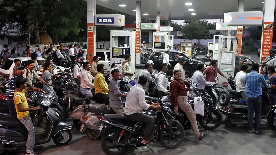 சென்னையில் ரூ.90-ஐ எட்டிய பெட்ரோல் விலை.. கொள்ளையடிக்கும் மோடி அரசு.. கதறும் பொது மக்கள்!