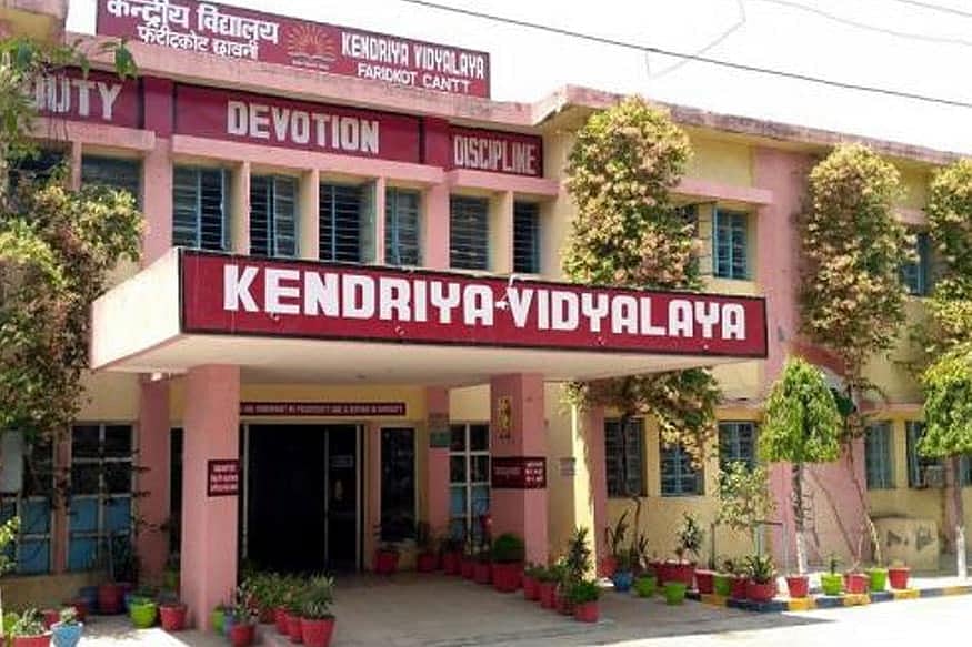 தமிழர்கள் ஏமாந்த சோனகிரிகளா?: கேந்திரிய வித்யாலயாவில் இந்தி-சமஸ்கிருத திணிப்புக்கு மு.க.ஸ்டாலின் கண்டனம்!