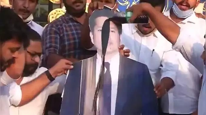 “மற்ற துறைகள் குறித்து பேசும் போது எச்சரிக்கையுடன் பேசுங்கள்”: சச்சின் டெண்டுல்கருக்கு சரத்பவார் அறிவுரை!