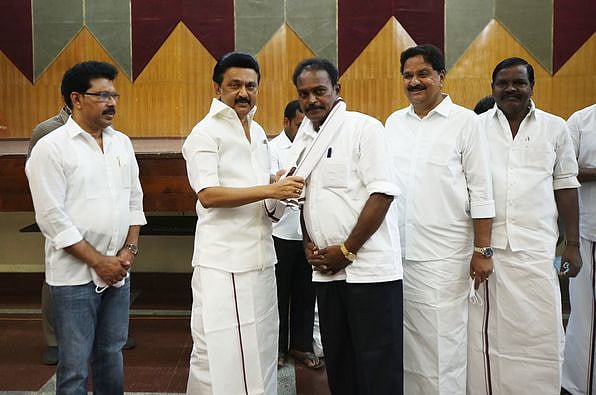 மு.க.ஸ்டாலின் முன்னிலையில் தி.மு.கவில் இணைந்த கிருஷ்ணகிரி, தருமபுரி மாவட்ட ரஜினி மக்கள் மன்ற நிர்வாகிகள்!