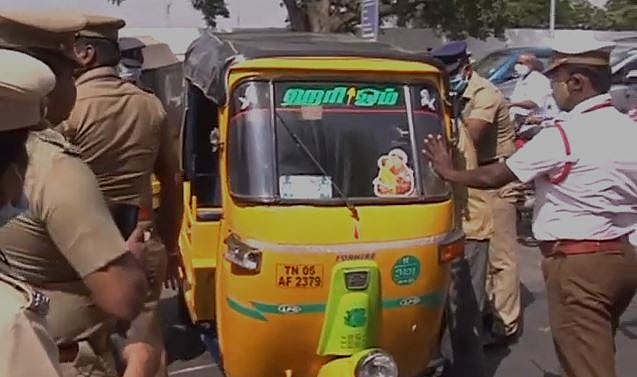 பிரதமர் மோடி வருகையை ஒட்டி ஒத்திகை நிகழ்ச்சியில் திடீர் விபத்து: அதிவேகமாக வந்த அரசு வாகனத்தால் பரபரப்பு!