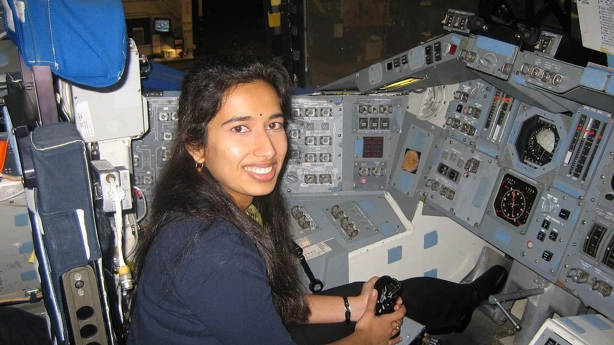 நாசாவின் perseverance rover-யை செவ்வாய் கிரகத்தில் தரையிறக்கிய இந்தியர்!
யார் இந்த சுவாதி மோகன்?