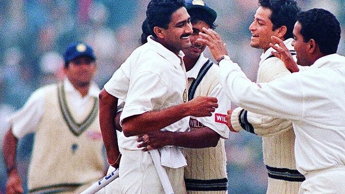 ஸ்ரீநாத் பந்தில் விக்கெட் விழக்கூடாதென வேண்டிக்கொண்ட இந்திய ரசிகர்கள்... வரலாற்று சாதனை படைத்த கும்ப்ளே!