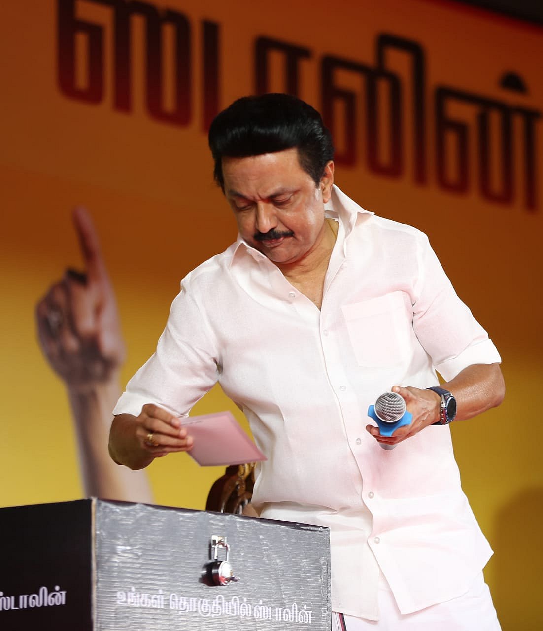 “பழனிசாமி உதவாக்கரை என்பதை உணர்த்தும் இந்தப் பெட்டி; மக்களின் மனசாட்சிப் பெட்டி” - மு.க.ஸ்டாலின் பேச்சு!