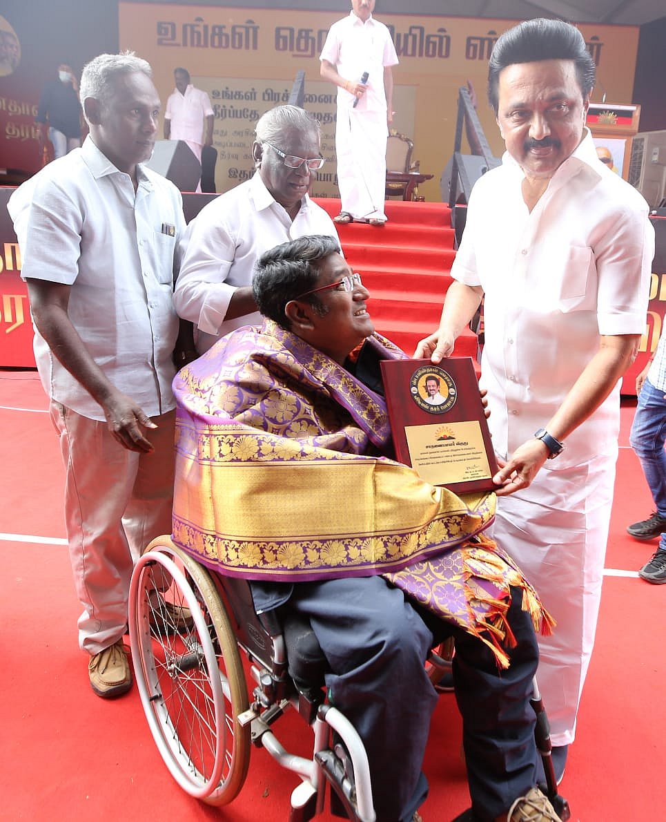 “மகளிர் சுயஉதவி குழுக்கள் மூலம் கூட்டுறவு வங்கிகளில் பெற்ற கடன்கள் தள்ளுபடி செய்யப்படும்” : மு.க.ஸ்டாலின்