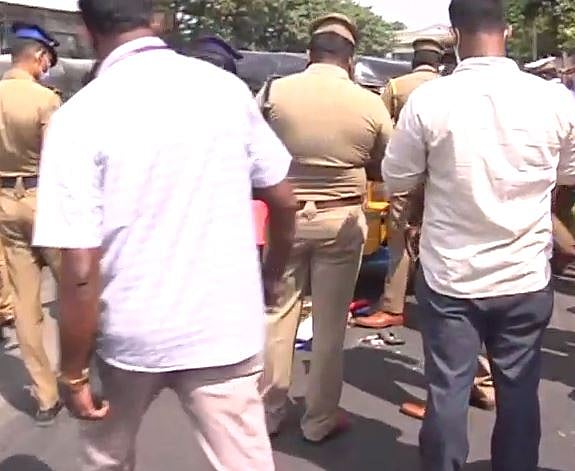 பிரதமர் மோடி வருகையை ஒட்டி ஒத்திகை நிகழ்ச்சியில் திடீர் விபத்து: அதிவேகமாக வந்த அரசு வாகனத்தால் பரபரப்பு!