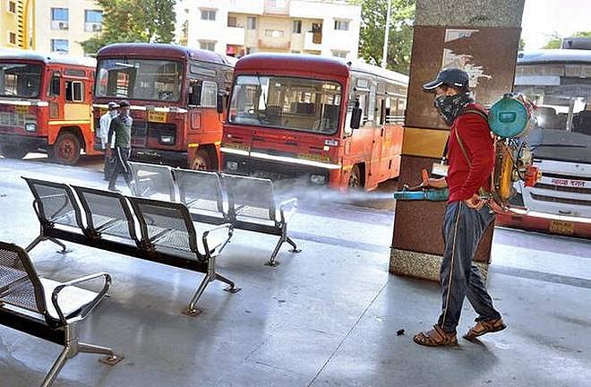 இந்தியாவில் தனியாத கொரோனா பரவல்.. மகாராஷ்டிராவில் மீண்டும் ஊரடங்கு.. பீதியில் உறைந்த மக்கள்!