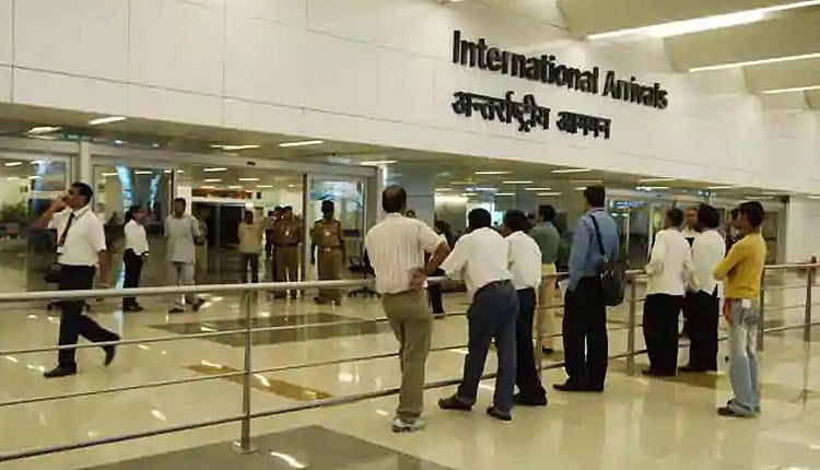 ஒமிக்ரான் எதிரொலி: சர்வதேச பயணிகள் கவனத்திற்கு.. பொது சுகாதாரத்துறையின் புதிய கட்டுப்பாடுகள் என்னென்ன?