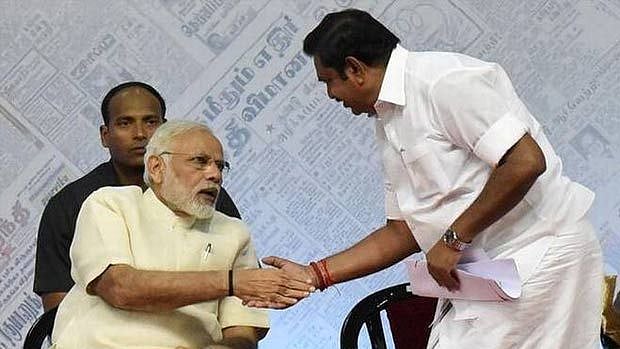 மோடியை வரவேற்க மக்களைக்கூட்ட கொடுத்த கட்சிப்பணம் 10 லட்சத்தை லவட்டிய அதிமுக நிர்வாகி: எடப்பாடி புகைச்சல்