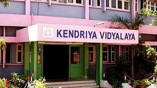 KV பள்ளிகளில் முற்றிலும் புறக்கணிக்கப்பட்ட தமிழ் மொழி.. ஒரு தமிழ் ஆசிரியர் கூட இல்லை - RTI மூலம் அம்பலம்!