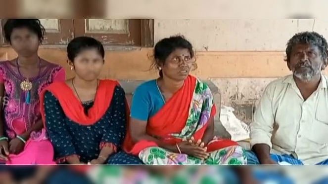 விவசாயியின் வீட்டை பூட்டி சீல் வைத்த தனியார் வங்கி: ஒரு வாரமாக வீட்டிற்கு வெளியே காத்து கிடக்கும் அவலம்! 