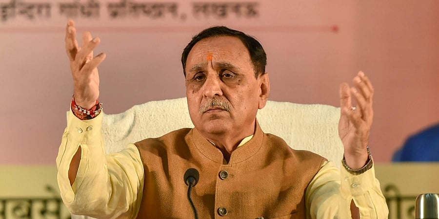 பிரச்சார மேடையில் மயங்கி விழுந்த குஜராத் முதல்வர் விஜய் ரூபானிக்கு கொரோனா தொற்று உறுதி!