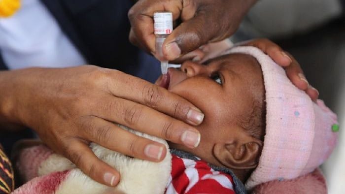 “போலியோ சொட்டு மருந்துக்கு பதிலாக சானிடைசர் கொடுத்த  சுகாதார ஊழியர்கள்” : மகாராஷ்டிராவில் நடந்த அவலம் !