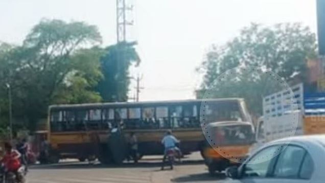 தற்காலிக ஓட்டுநர்களை வைத்து பேருந்துகளை இயக்கும் அ.தி.மு.க அரசு - விபத்துக்குள்ளான அரசு பேருந்துகள்! 