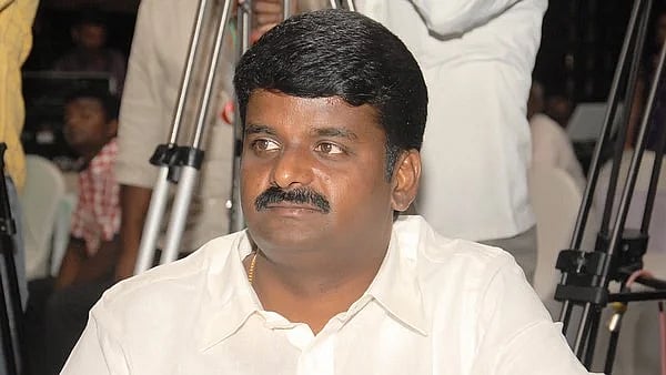 “17 கோடி ரூபாய் மதிப்பிலான தங்கக் கட்டிகள் : விஜயபாஸ்கர் மீது பகீர் குற்றச்சாட்டு” - யார் இந்த ஷர்மிளா?