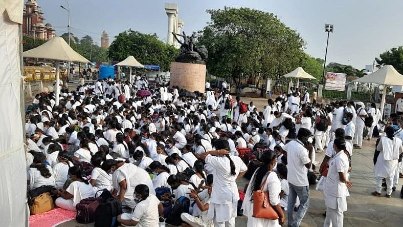 “செவிலியர்கள் போராட்டம்: அடுத்த கட்டத்துக்கு செல்வதற்குள் அரசின் உடனடி தலையீடு தேவை” - முரசொலி தலையங்கம்!