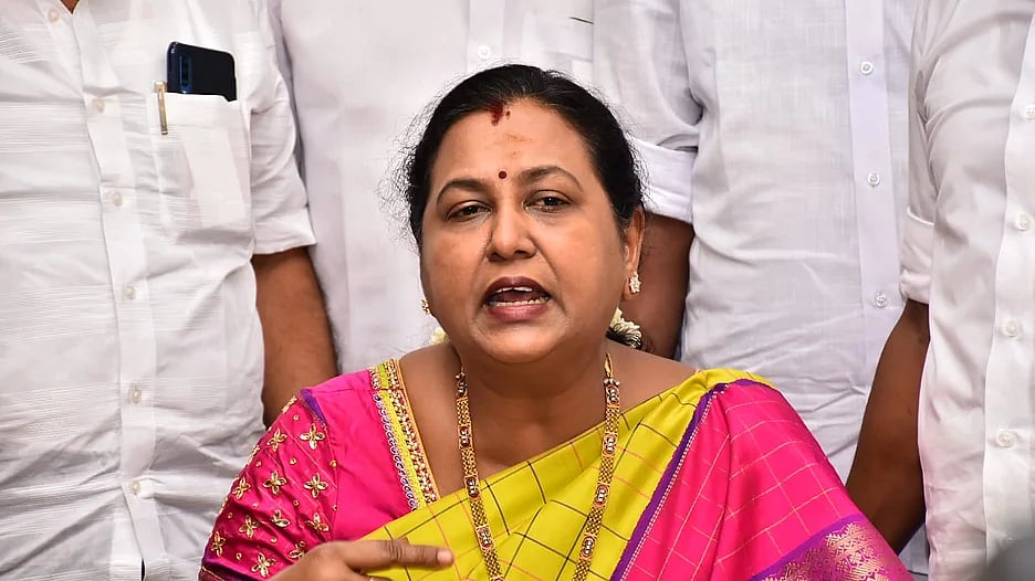 “எச்சில் இலைக்கு காத்திருக்கும் நிலைக்கு தள்ளிவிட்டீர்களே” : பிரேமலதாவிற்கு கேப்டன் ரசிகனின் கடிதம் !