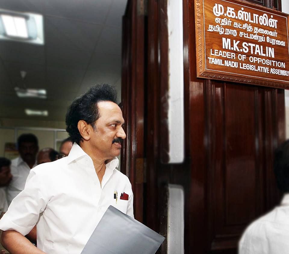 “பழைய பாடல்கள் எப்போது கேட்டாலும் மனதில் நிற்கும்” : நேர்காணலில் பாடல் பாடி அசத்திய மு.க.ஸ்டாலின்!