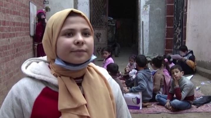 கொரோனா ஊரடங்கு : பள்ளி ஆசிரியரான 12 வயது சிறுமி - சர்வதேச அளவில் குவியும் பாராட்டுகள்