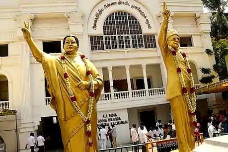 "அடிமைஸ்... ரொட்டேட் யுவர் ஹெட்ஸ்” - மின்னல் வேகத்தில் நடைபெற்ற அ.தி.மு.க வேட்பாளர் நேர்காணல்!