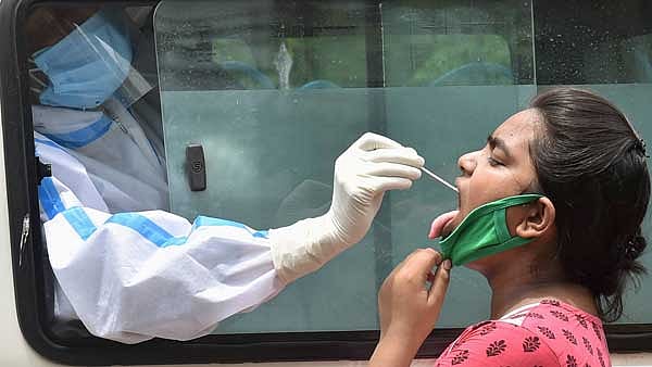 “மக்களை கைவிட்டதா எடப்பாடி அரசு?” - மீண்டும் தமிழகத்தில் உச்சமடையும் கொரோனா பரவல்! #Covid19