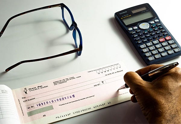 வங்கிகள் இணைப்பு எதிரொலி: ஏப்ரல் 1க்கு பிறகு பழைய காசோலைகள் செல்லாதா? அதிகாரிகள் கூறுவது என்ன?