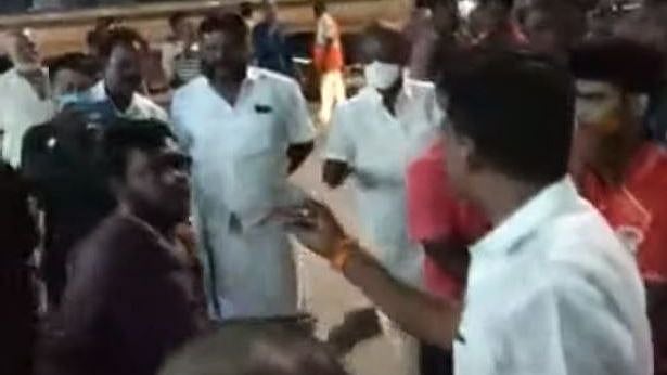 “தாமரை மலராது என முழக்கமிட்ட இளைஞர் மீது பா.ஜ.க கும்பல் கொடூரமாக தாக்குதல்” : விருதுநகரில் அராஜகம்!