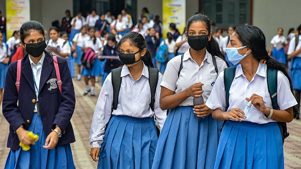 பள்ளிகளில் வேகமெடுக்கும் கொரோனா : எடப்பாடி அரசின் அவசர கதியால் பாதிப்புக்குள்ளாகும் பள்ளி மாணவர்கள் !
