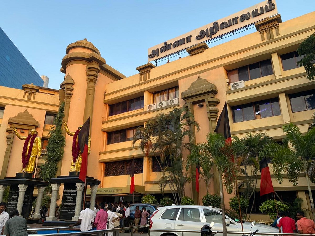 “நிற்க வேண்டிய இடத்தில்தான் கலைஞர் நிற்கிறார்” : ஊடகவியலாளர் ப.திருமாவேலன் சிறப்புக் கட்டுரை !