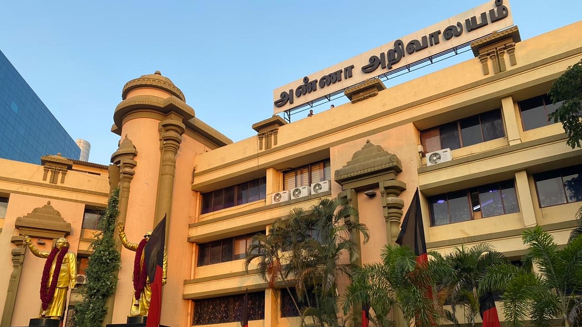 கூட்டணி கட்சிகளுடன் தொகுதி பங்கீடு; மாவட்ட வாரியாக நேர்காணல் - திருவிழாக் கோலம் பூண்டிருக்கும் அறிவாலயம்!