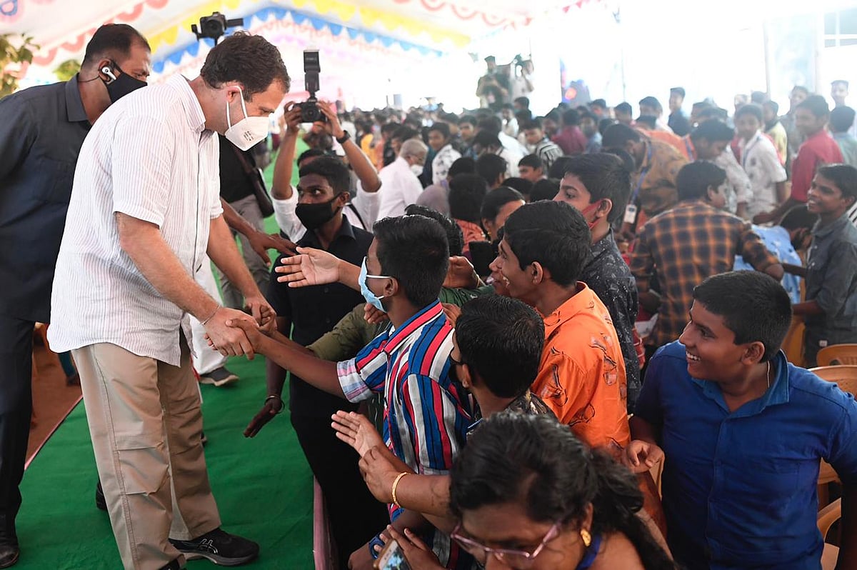 மூச்சு விடாமல் தண்டால் எடுத்து எடுத்து அசத்திய ராகுல் காந்தி - கன்னியாகுமரியில் மாணவர்களிடையே நெகிழ்ச்சி!